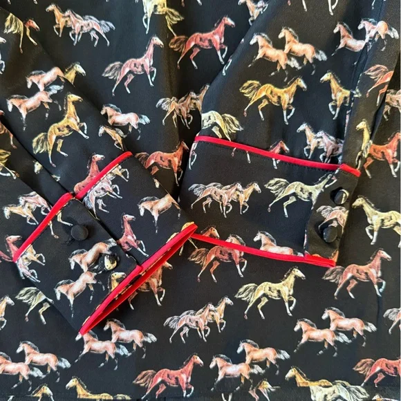 NWT Alice + Olivia Horse-Print Willa Placket Top With Piping in Rodeo Black Sz.M - Picture 12 of 16
